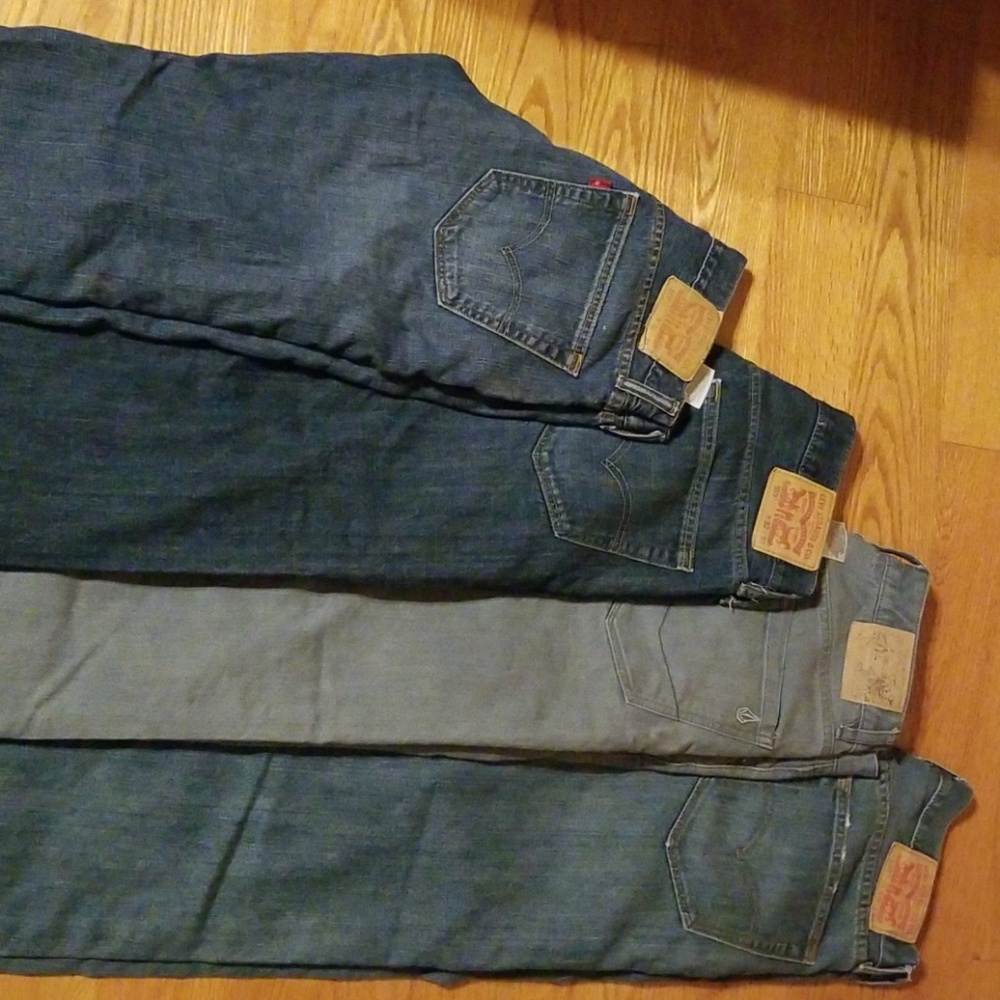 4 pairs of men's jeans